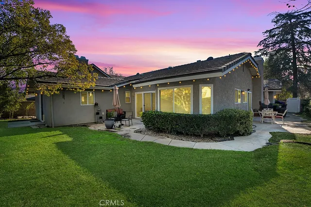 a view of a house with a backyard