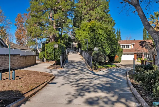 $999,999 | 23549 Vía Plata, Valencia, CA 91355