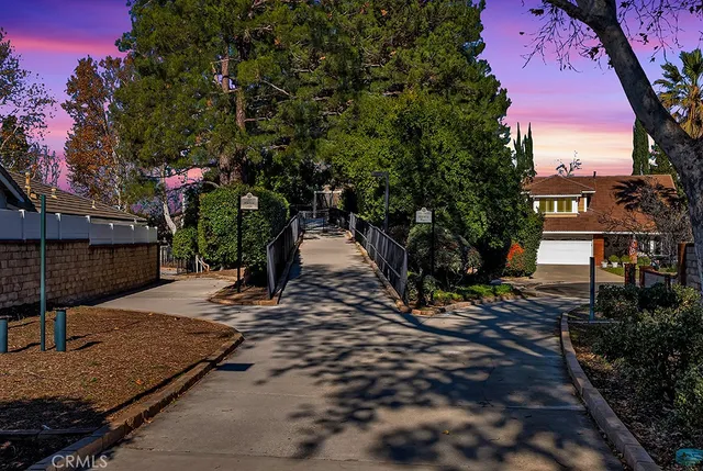 $999,999 | 23549 Vía Plata, Valencia, CA 91355