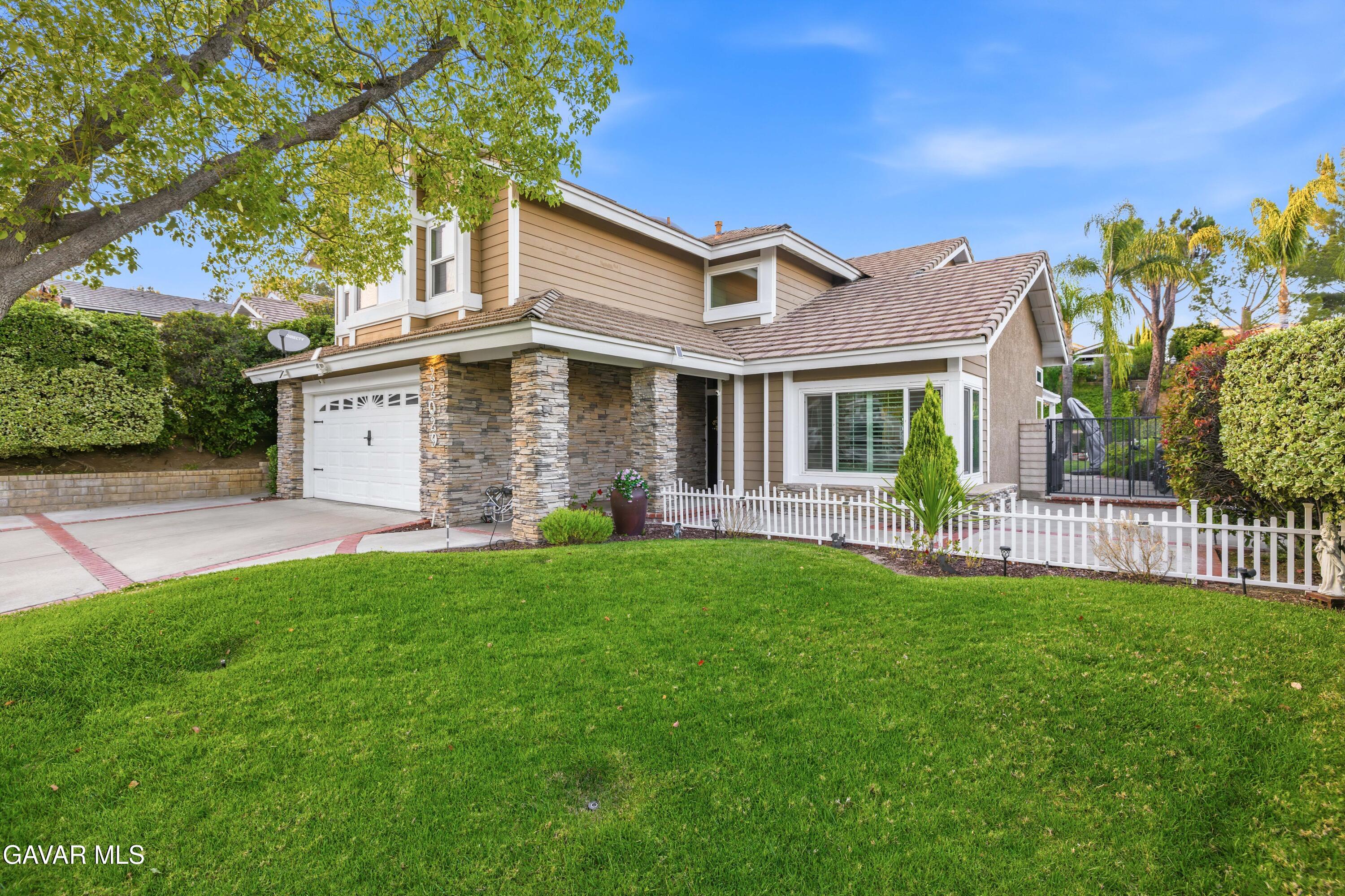 22029 Rodeffer Place Santa Clarita, CA 91350 - Photo 5 of 53 22029 Rodeffer Pl-3