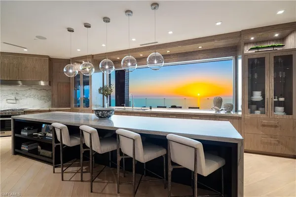 $24,990,000 | 81 Seagate Drive, Unit PH20, Naples, FL 34103