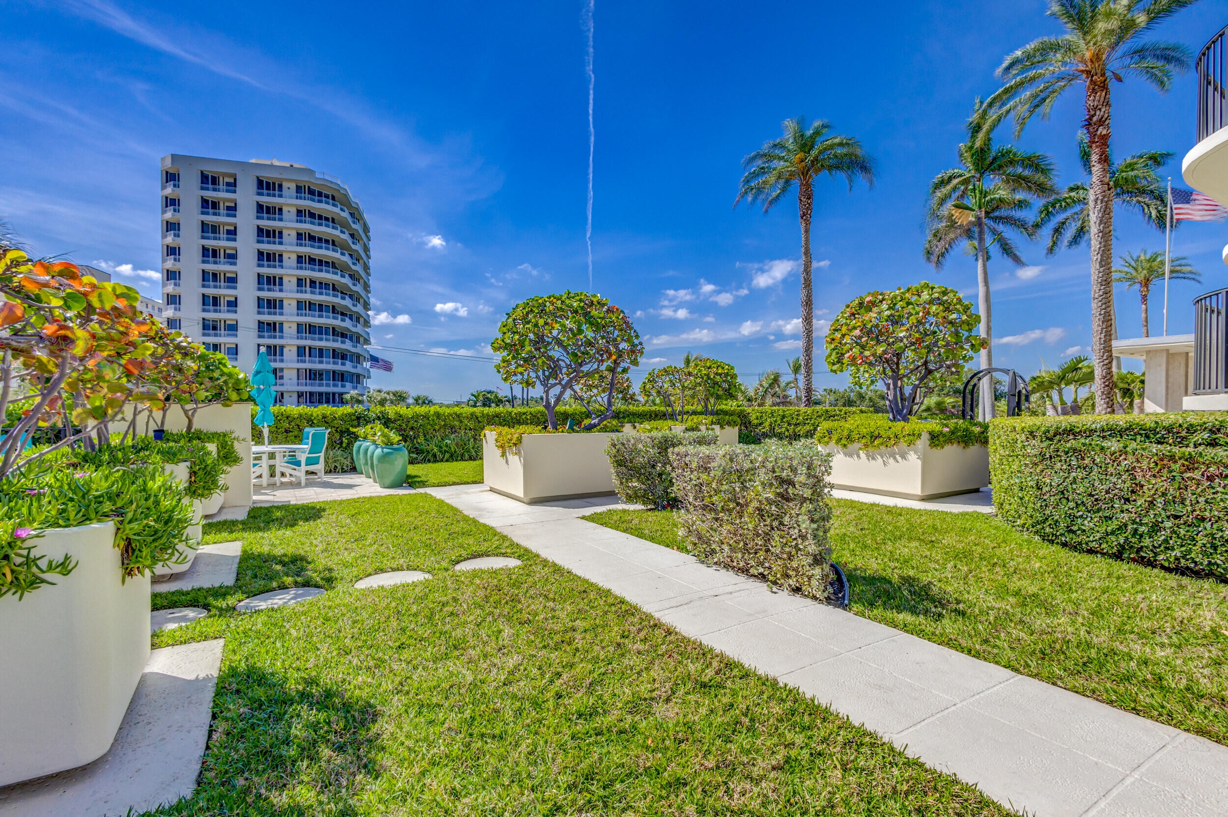 400 South Beach Road, Unit 702 Tequesta, FL 33469 - Photo 59 of 62 BBQ Area