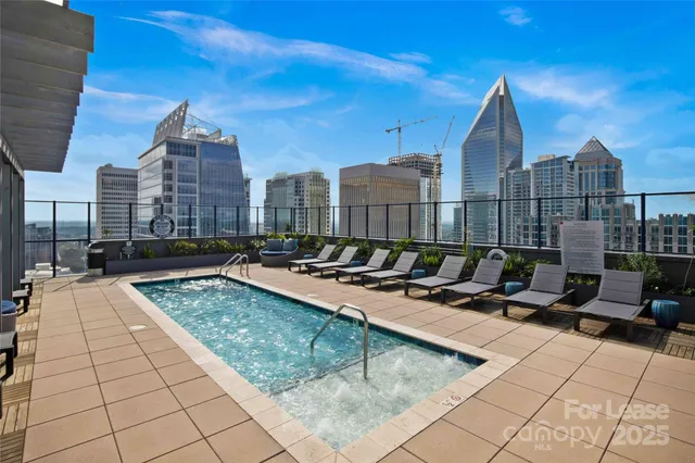 $1,979 | 225 South Poplar Street, Unit A5, Charlotte, NC 28202