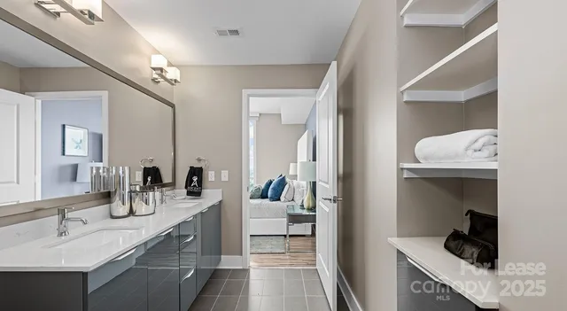 $1,979 | 225 South Poplar Street, Unit A5, Charlotte, NC 28202