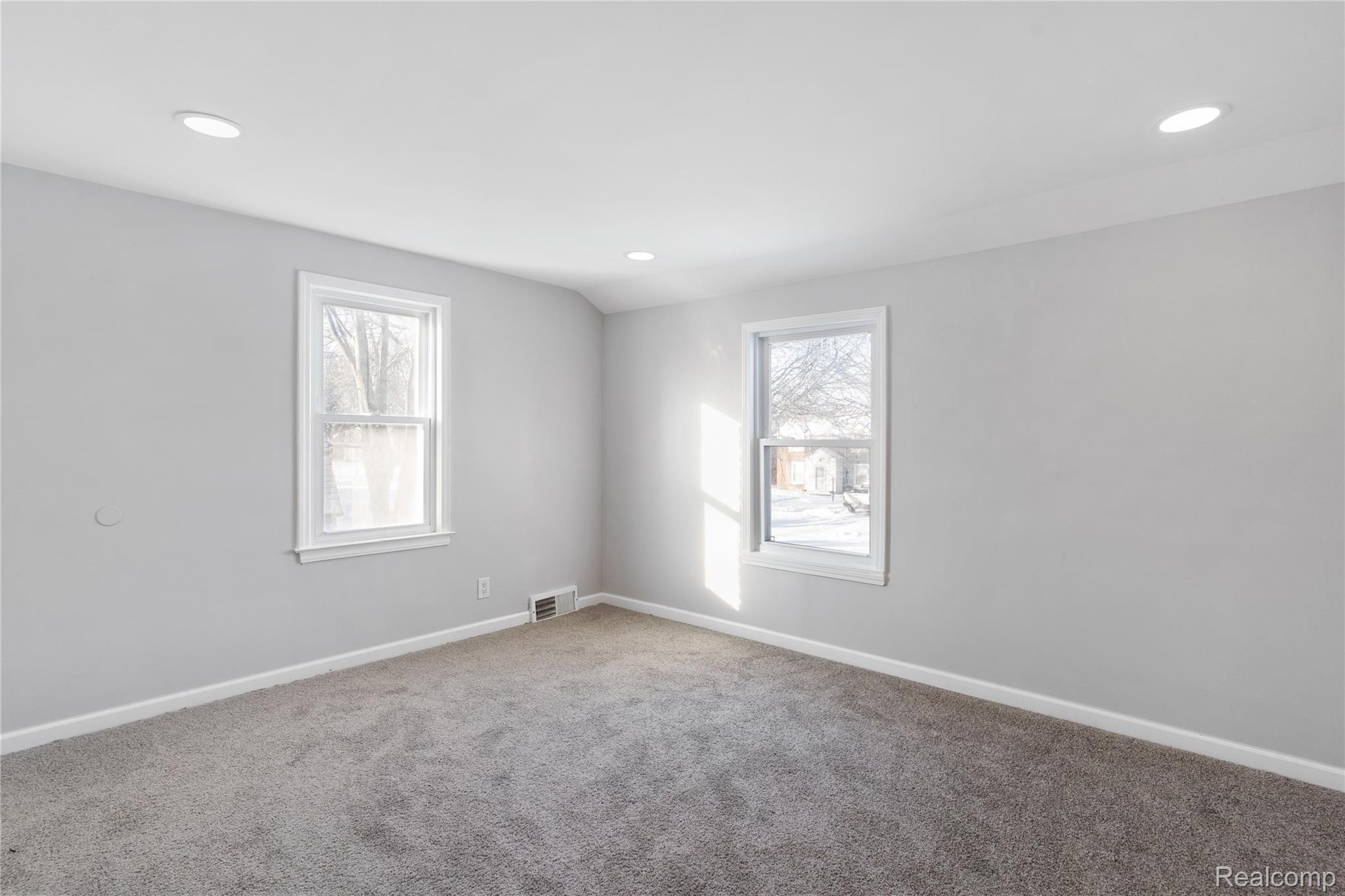 14240 Stahelin Road Detroit, MI 48223 - Photo 14 of 14 DSC00948.jpg