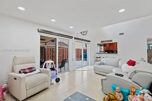 $3,400 | 6523 Northwest 170th Lane, Hialeah, FL 33015