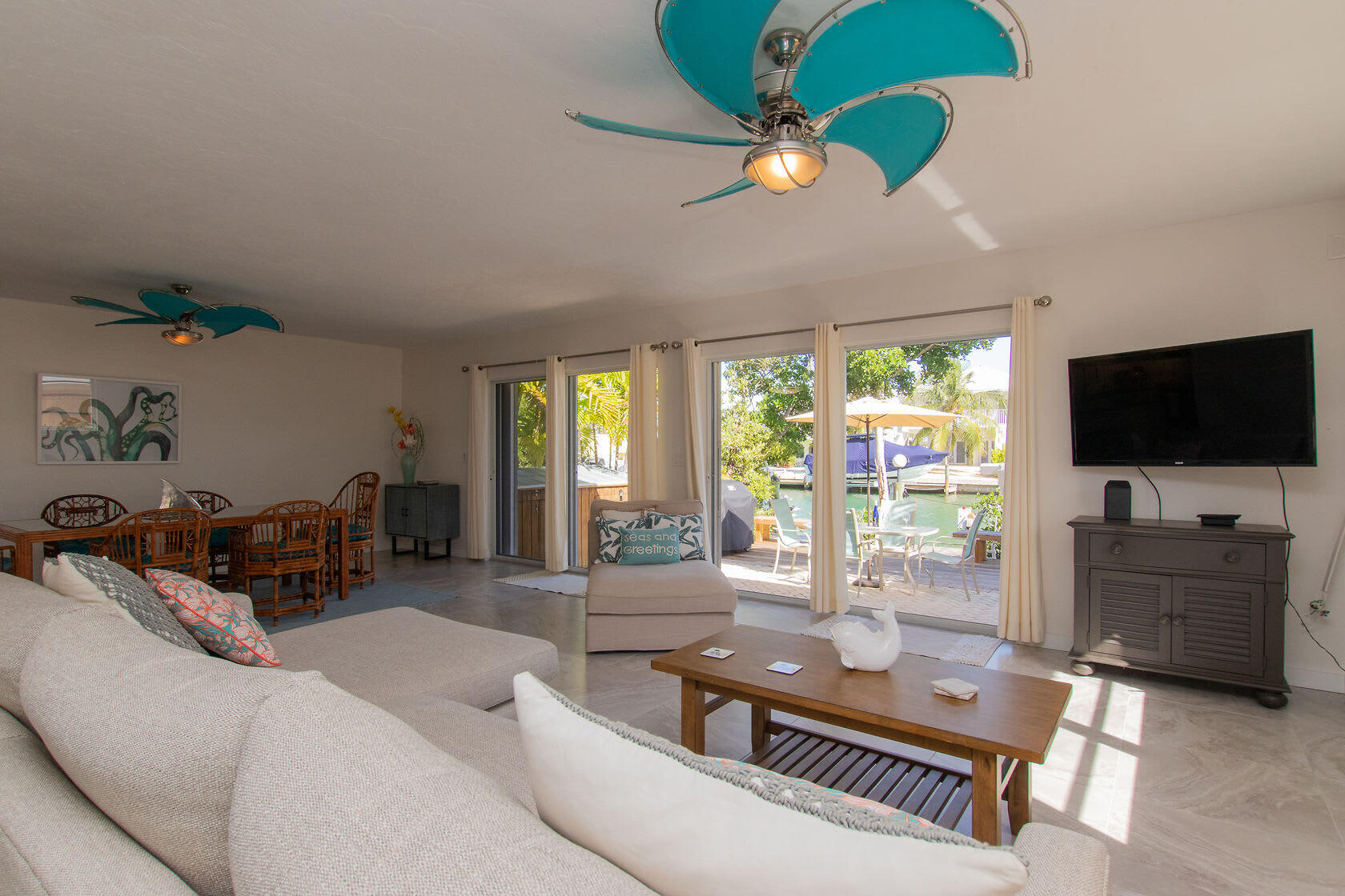 440 9th Street Key Colony Beach, FL 33051 - Photo 2 of 45 Enter - Living - Dining