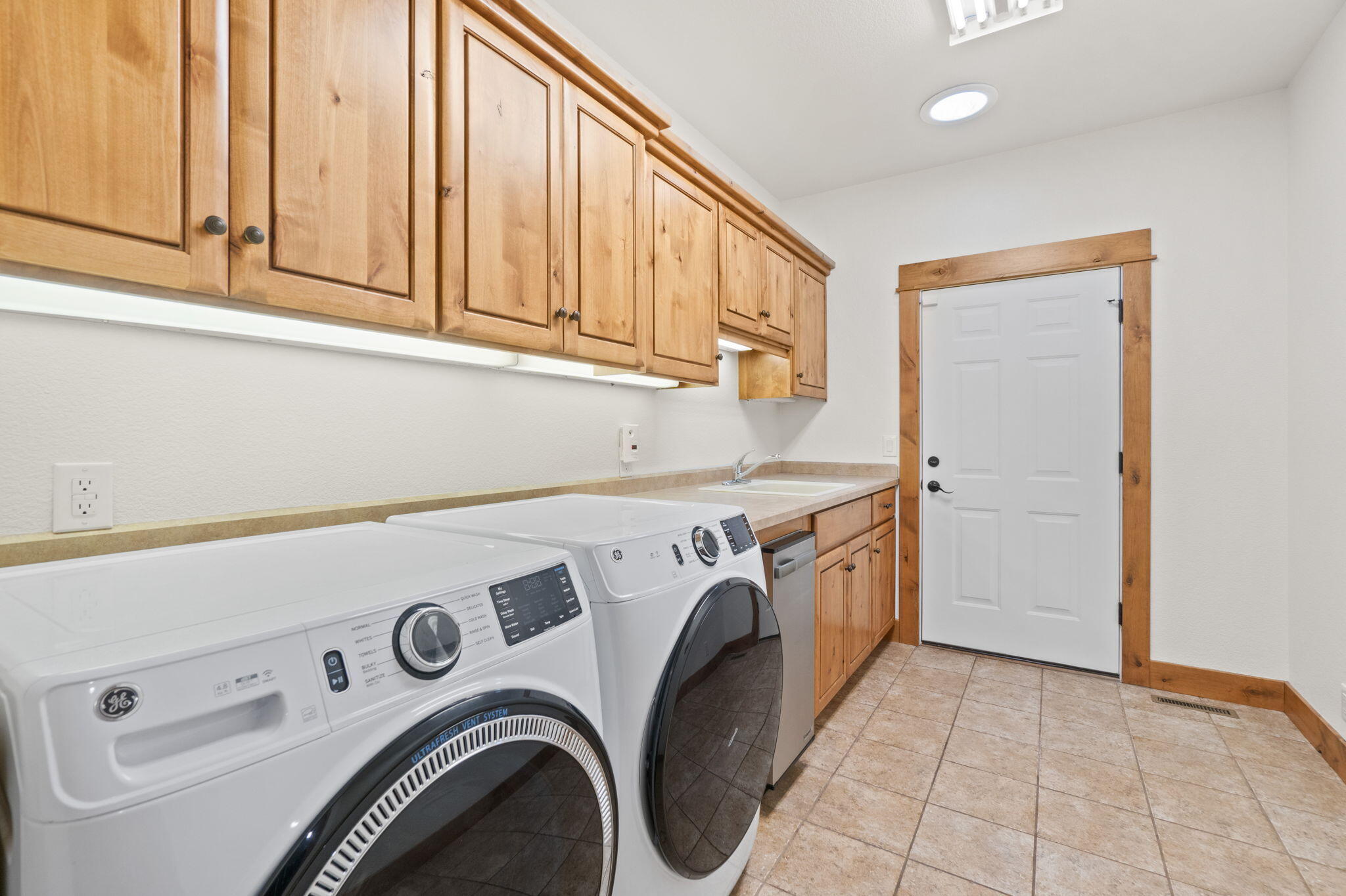 63510 Overtree Road Bend, OR 97701 - Photo 54 of 96 59-web-or-mls-Riley Visuals-19