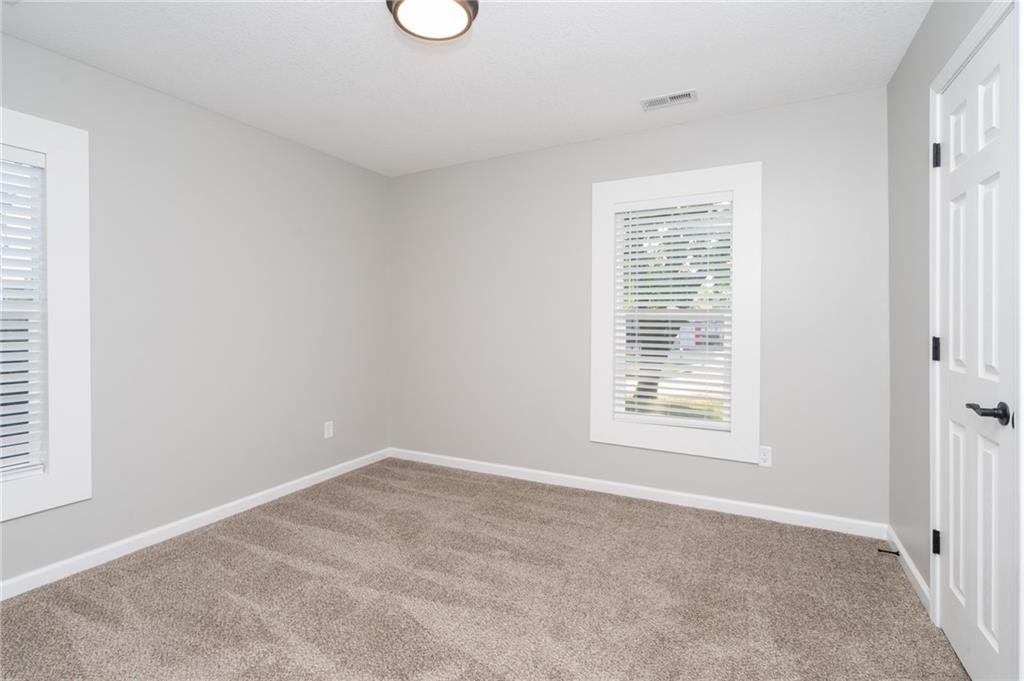 911 Ohio Street Lawrence, KS 66044 - Photo 9 of 57