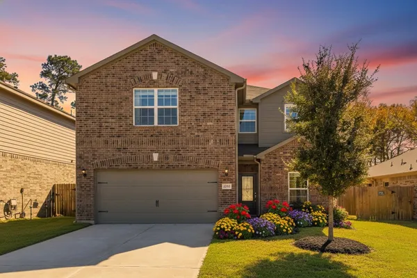 a front view of house with yard