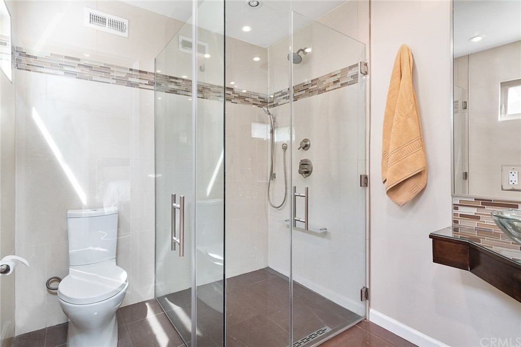 4137 Terraza Drive Los Angeles, CA 90008 - Photo 14 of 23