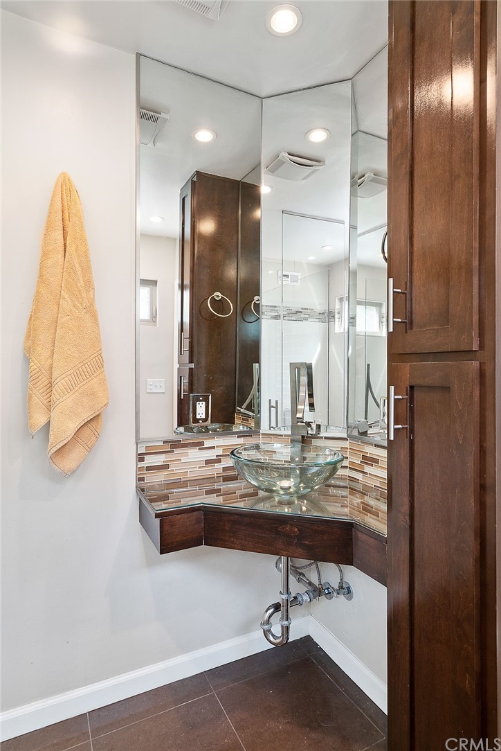 4137 Terraza Drive Los Angeles, CA 90008 - Photo 15 of 23