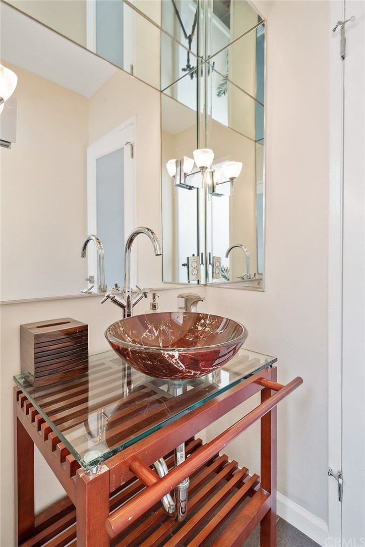 4137 Terraza Drive Los Angeles, CA 90008 - Photo 17 of 23