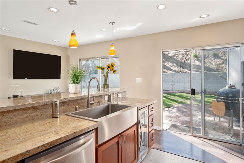 4137 Terraza Drive Los Angeles, CA 90008 - Photo 4 of 23