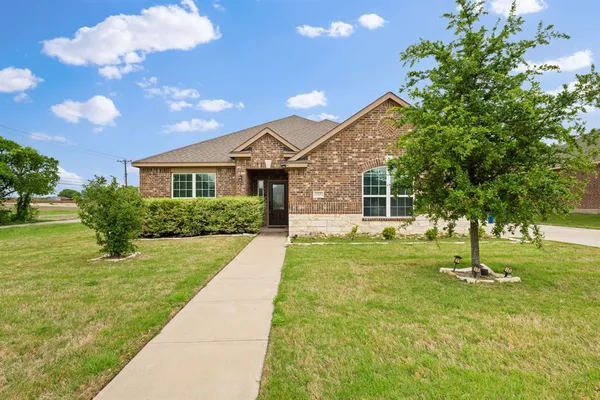 $2,600 | 719 West Milas Lane, Glenn Heights, TX 75154