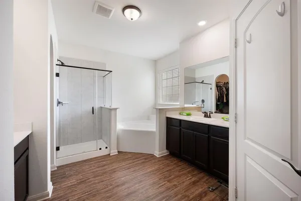 $2,600 | 719 West Milas Lane, Glenn Heights, TX 75154