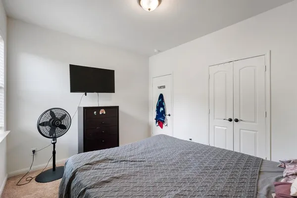 $2,600 | 719 West Milas Lane, Glenn Heights, TX 75154