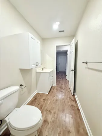 $1,750 | 140 Huisache Street, Lake Jackson, TX 77566