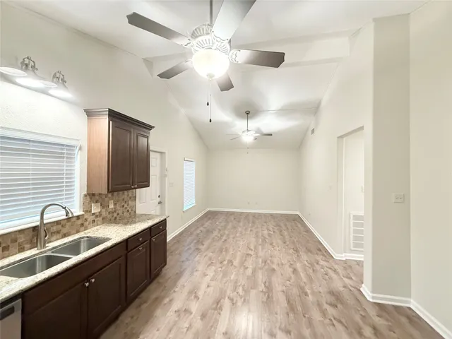 $1,795 | 140 Huisache Street, Lake Jackson, TX 77566