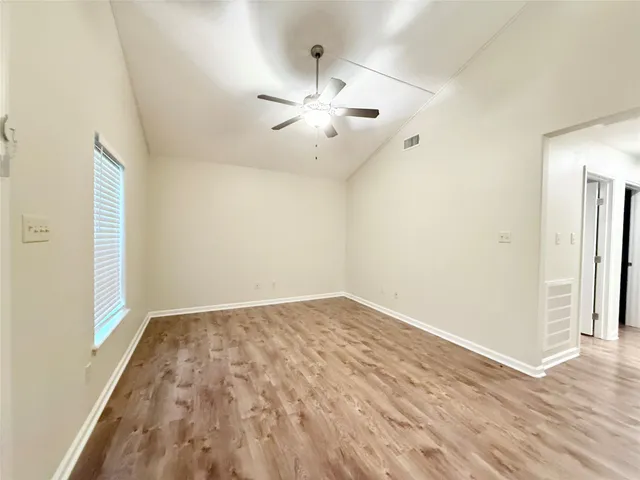 $1,795 | 140 Huisache Street, Lake Jackson, TX 77566