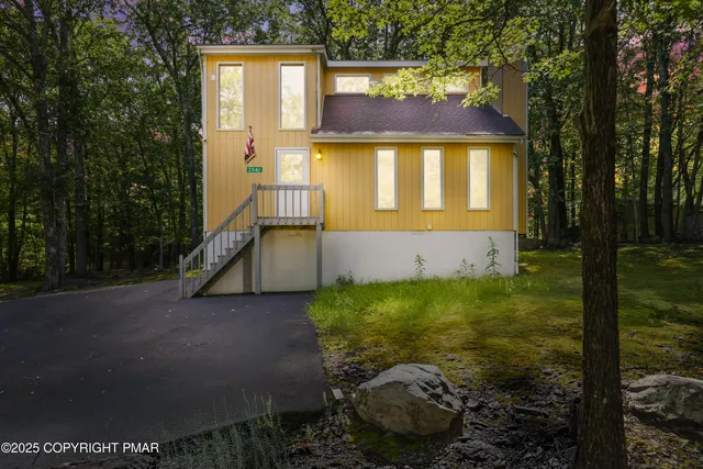 a view of a back yard of the house