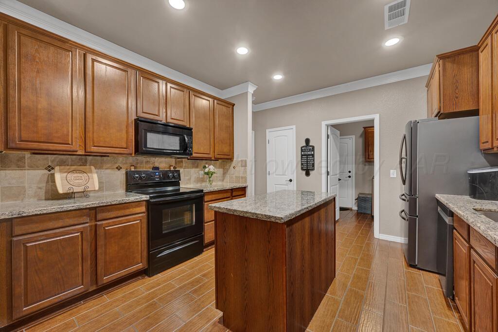 7128 Mosley Street Amarillo, TX 79119 - Photo 3 of 25 Kitchen
