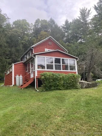a view of a house with a yard