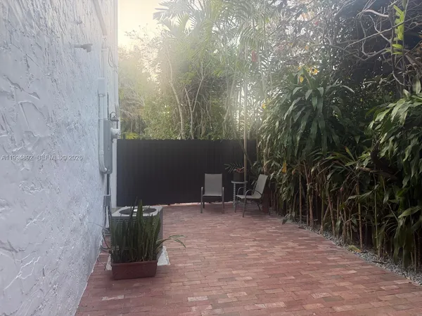 $3,000 | 1235 Coral Way, Unit COTTAGE, Coral Gables, FL 33134