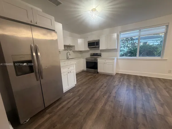 $3,000 | 1235 Coral Way, Unit COTTAGE, Coral Gables, FL 33134