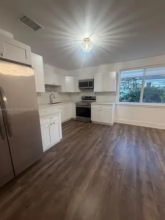 $3,000 | 1235 Coral Way, Unit COTTAGE, Coral Gables, FL 33134