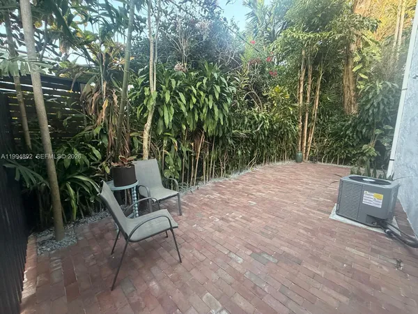 $3,000 | 1235 Coral Way, Unit COTTAGE, Coral Gables, FL 33134
