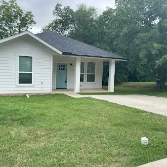a view of a house with a backyard