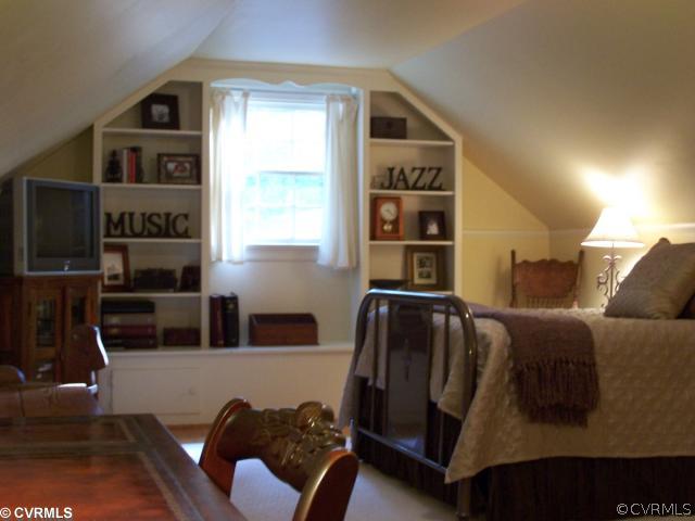 8026 Cherokee Road Richmond, VA 23225 - Photo 11 of 12 a living room with furniture