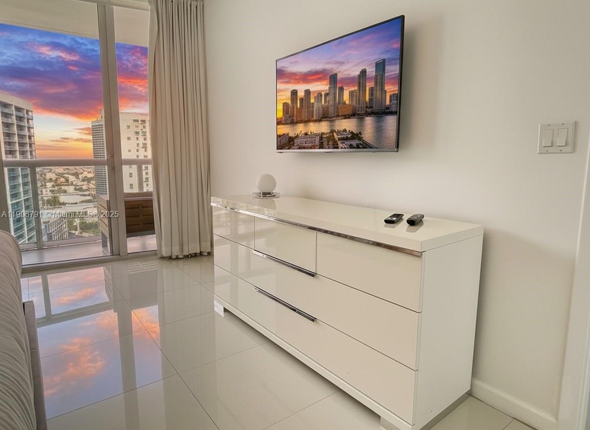485 Brickell Avenue, Unit 3607 Miami, FL 33131 - Photo 7 of 36 a view of a hallway with workspace