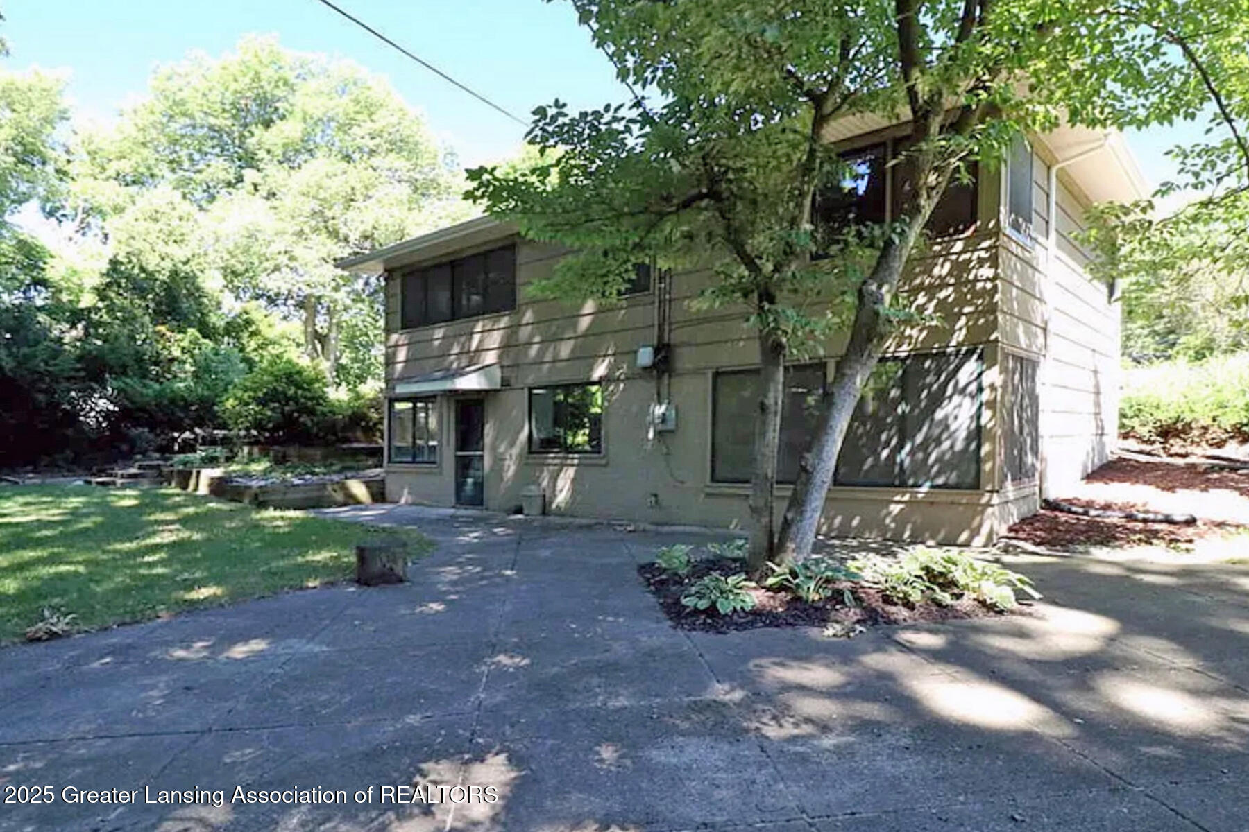 2241 Cumberland Road Lansing, MI 48906 - Photo 23 of 24 23