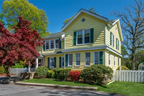 $799,000 | 1 Pembroke Street, New Rochelle, NY 10801