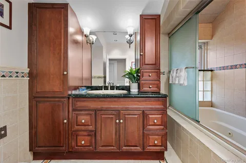 $799,000 | 1 Pembroke Street, New Rochelle, NY 10801