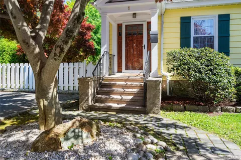 $799,000 | 1 Pembroke Street, New Rochelle, NY 10801