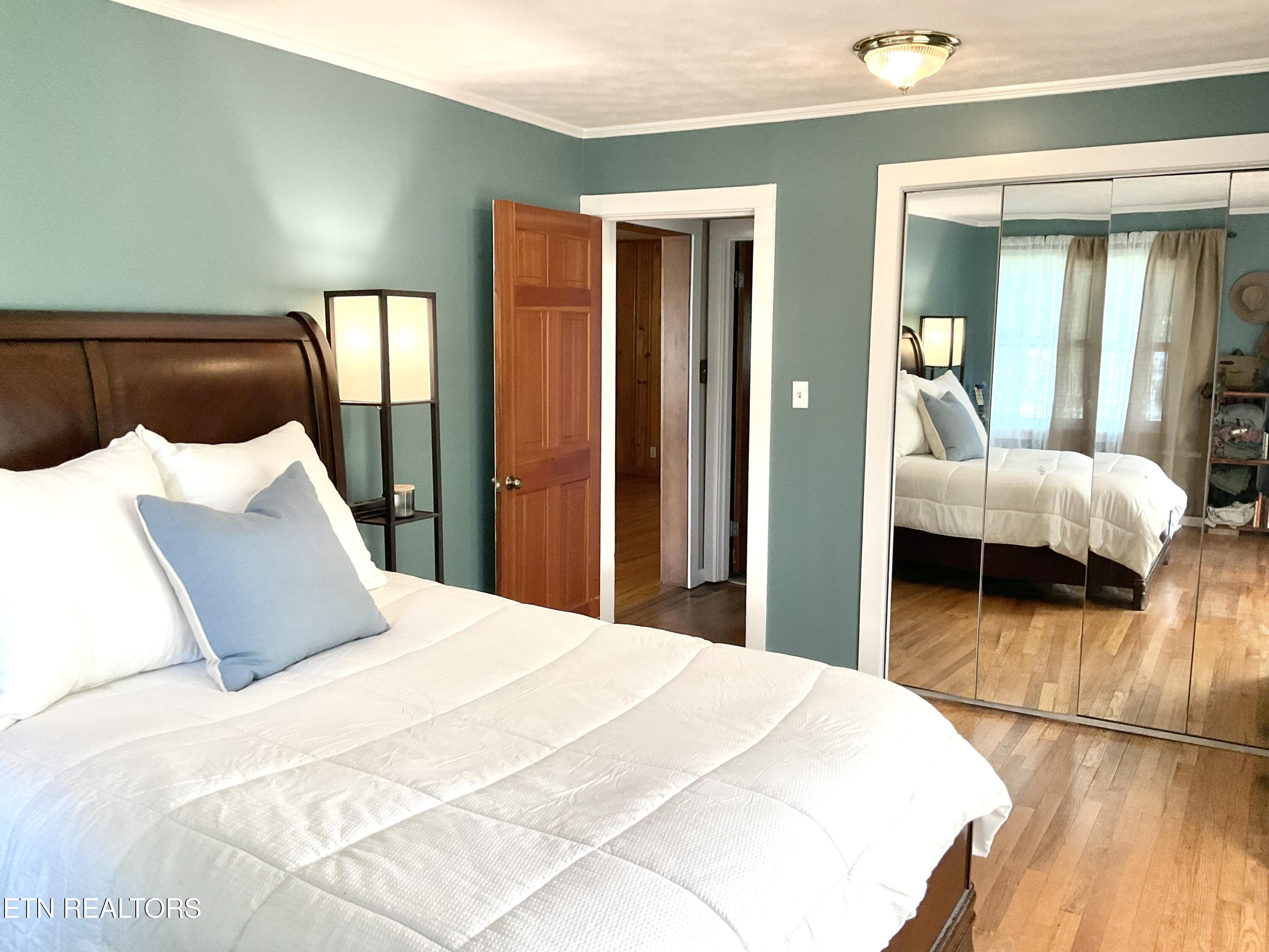 328 Ridgeview Drive Clinton, TN 37716 - Photo 14 of 45 Owner’s Suite