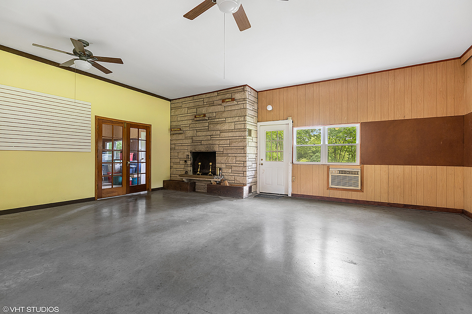 2057 West Southmor Road Morris, IL 60450 - Photo 13 of 41 a view of an empty room with a fireplace and a window
