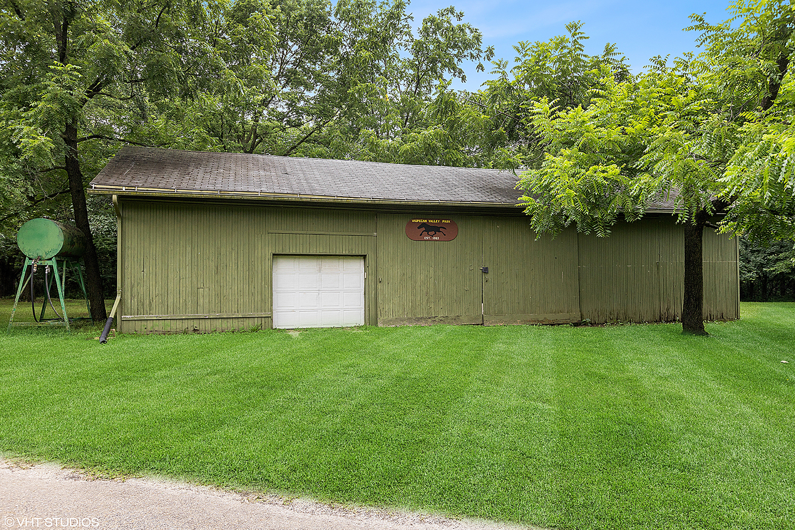 2057 West Southmor Road Morris, IL 60450 - Photo 21 of 41 a backyard of a house with plants and large tree