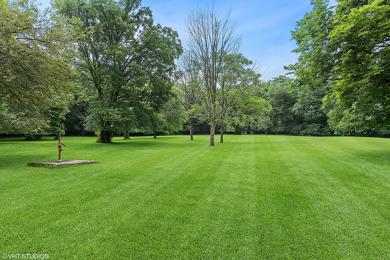 2057 West Southmor Road Morris, IL 60450 - Photo 36 of 41 a view of a park with a tree