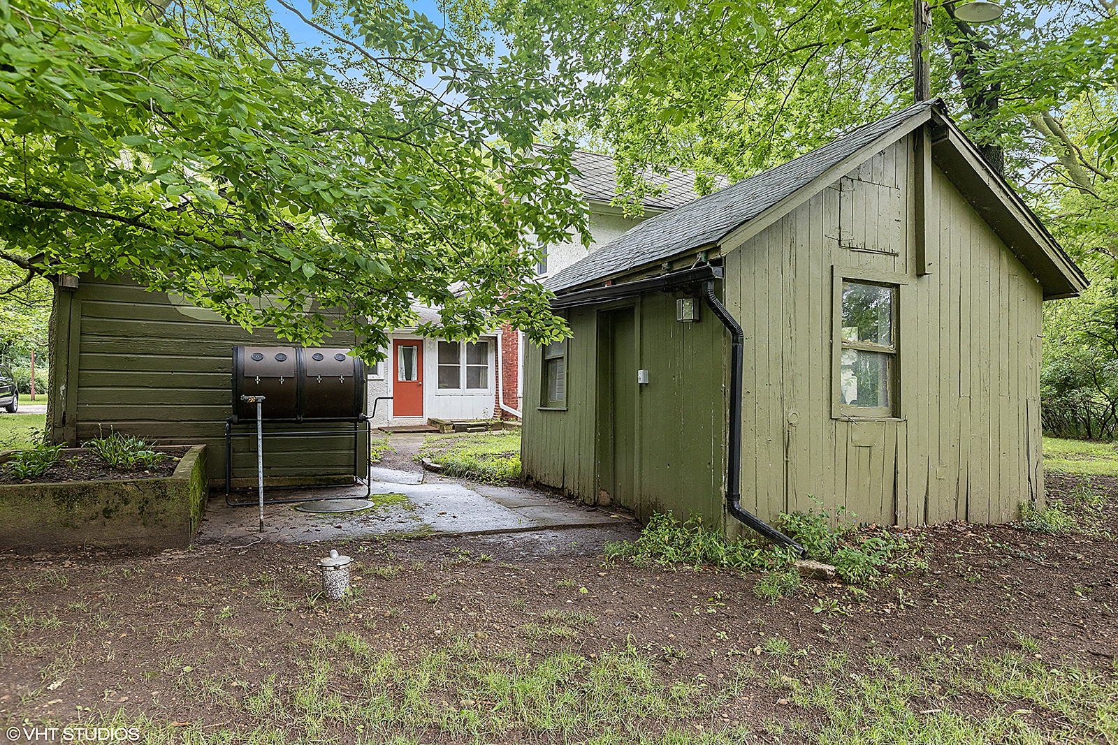 2057 West Southmor Road Morris, IL 60450 - Photo 8 of 41 a backyard of a house with seating space