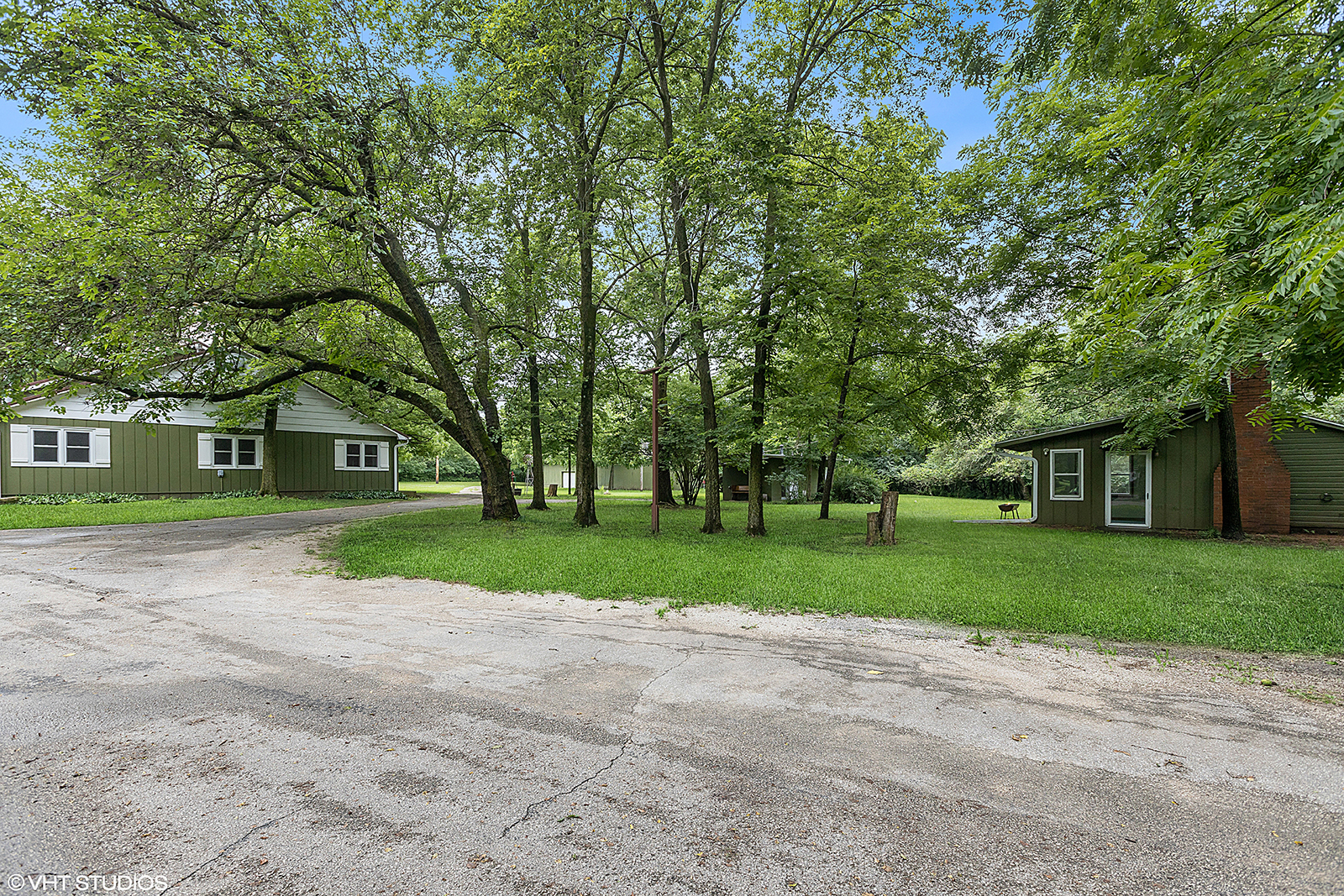 2057 West Southmor Road Morris, IL 60450 - Photo 9 of 41 a view of a house with a big yard and large tree