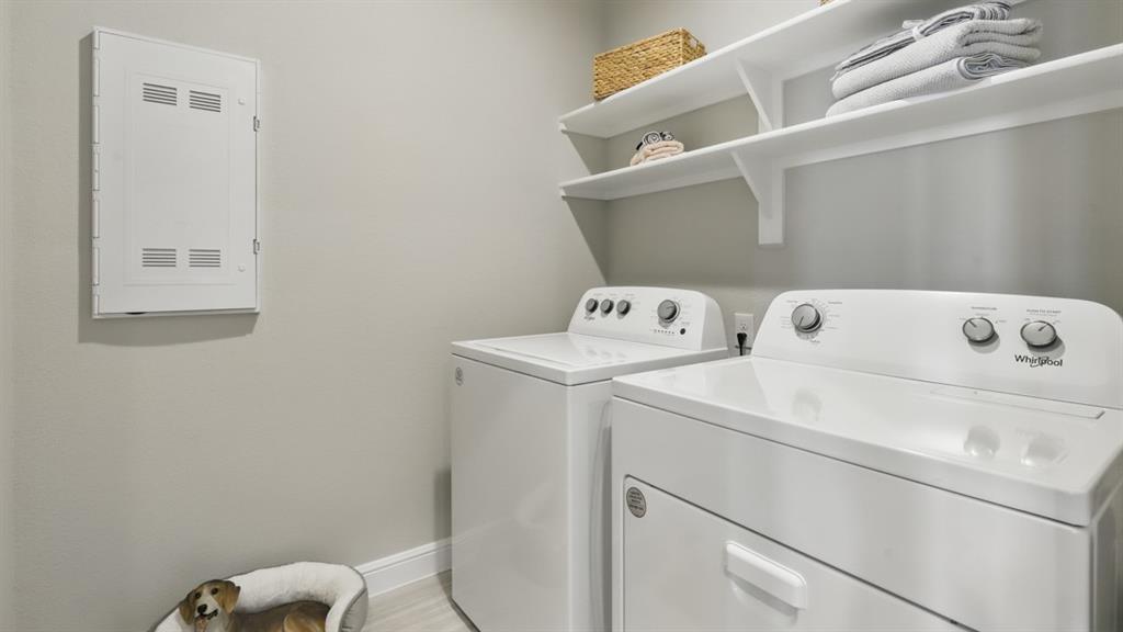 1919 Cherokee Lane Cleburne, TX 76033 - Photo 27 of 34 a utility room with dryer and washer