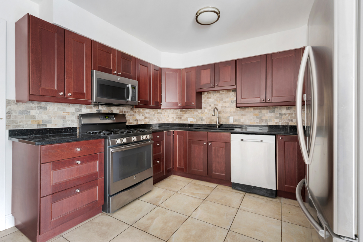 5251 Galitz Street, Unit 311 Skokie, IL 60077 - Photo 5 of 16 Gallery Image 5