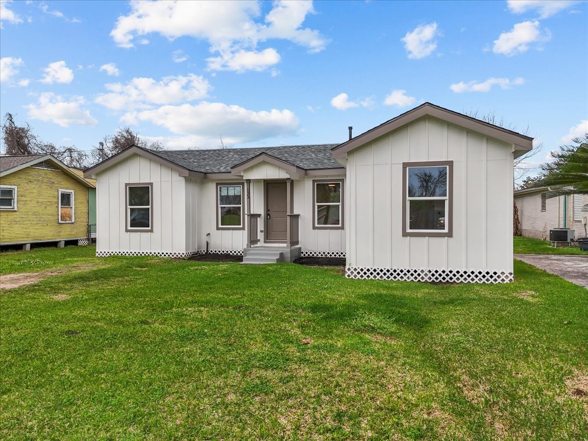 123 Lake Road La Marque, TX 77568 - Photo 1 of 31 cute little home with complete new siding!