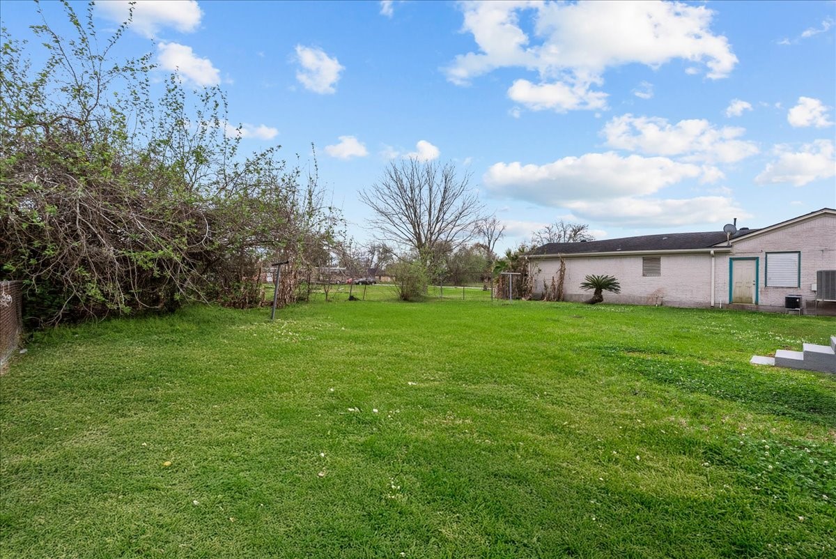 123 Lake Road La Marque, TX 77568 - Photo 23 of 31 Large lot