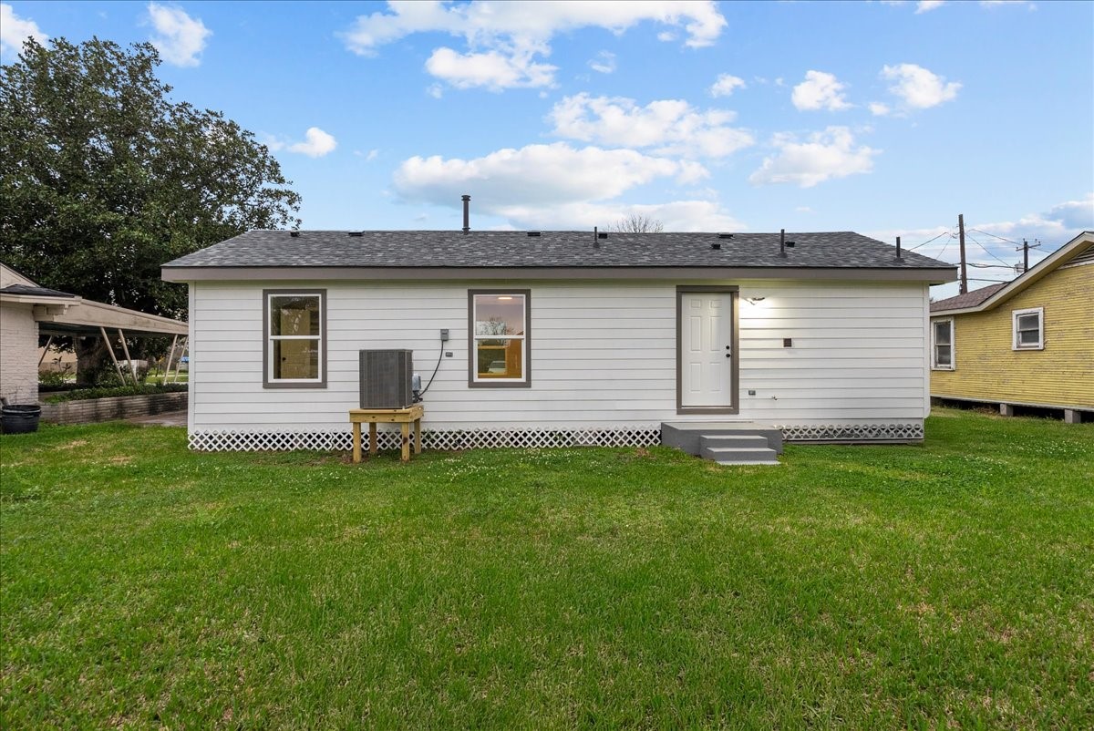 123 Lake Road La Marque, TX 77568 - Photo 26 of 31 All new siding and HVAC