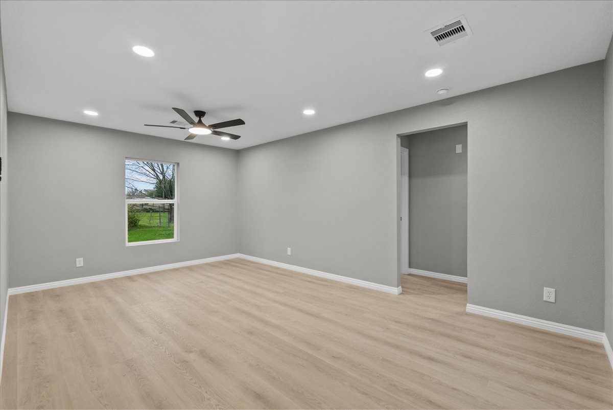 123 Lake Road La Marque, TX 77568 - Photo 4 of 31 Living Area - Double pane windows throughout the home